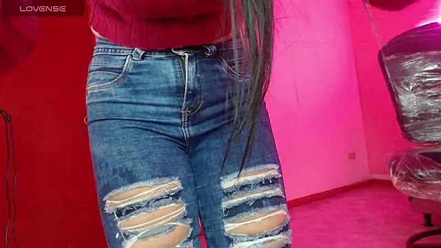 Snapshot of lia_rose_6 chatting on 15, 12, 2025 lia rose 6 online show from 15, 12, 2025