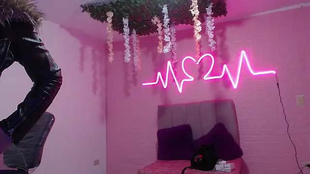 Snapshot of lia_rose_6 chatting on 17, 12, 2025 lia rose 6 online show from 17, 12, 2025