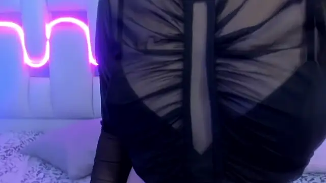 mask red girl online show from 3, 2, 2026