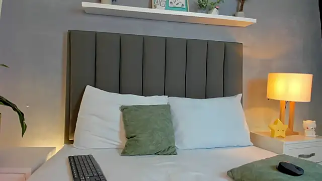 Snapshot of lindaa_natashaa_ chatting on 21, 12, 2025 lindaa natashaa online show from 21, 12, 2025