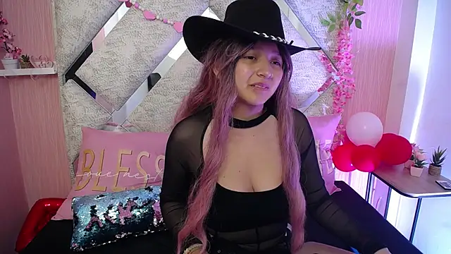 Snapshot of CandySwan chatting on 16, 2, 2026 CandySwan online show from 16, 2, 2026