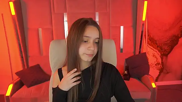 Snapshot of TinyNatalie chatting on 25, 11, 2025 TinyNatalie online show from 25, 11, 2025