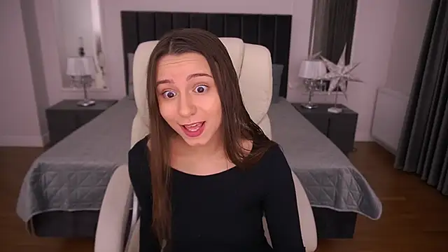 Snapshot of TinyNatalie chatting on 15, 12, 2025 TinyNatalie online show from 15, 12, 2025