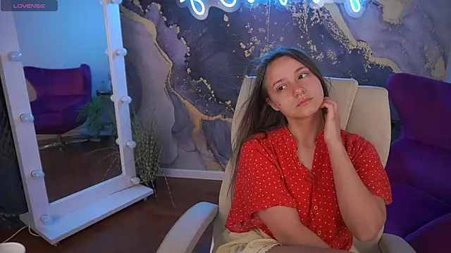 TinyNatalie online show from 10, 7, 2026