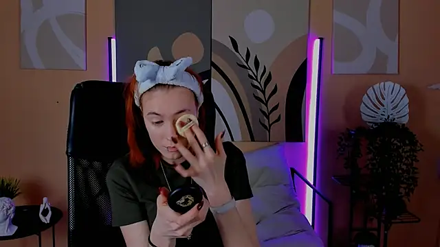 SierraHarper online show from 4, 12, 2025