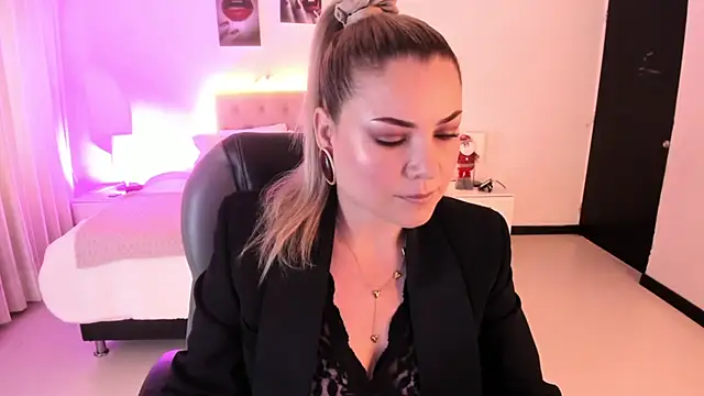 Violeta Hotter online show from 2, 12, 2025