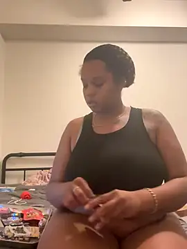 Goldenmami online show from 2, 12, 2025