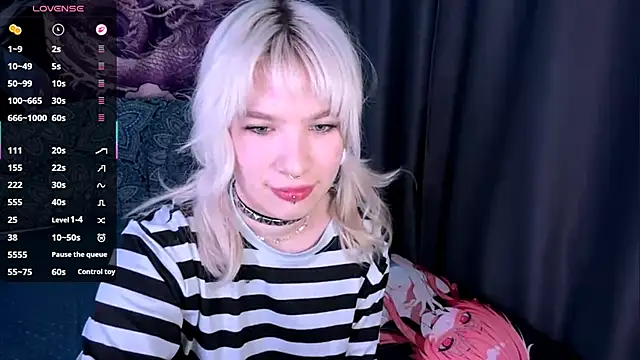 Snapshot of LolaDollyMur chatting on 13, 12, 2025 LolaDollyMur online show from 13, 12, 2025