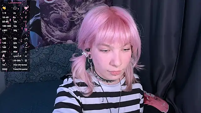 Snapshot of LolaDollyMur chatting on 18, 12, 2025 LolaDollyMur online show from 18, 12, 2025