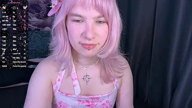 Snapshot of LolaDollyMur chatting on 20, 12, 2025 LolaDollyMur online show from 20, 12, 2025