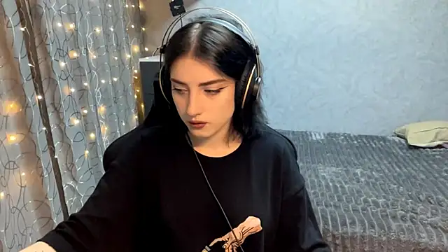 Snapshot of Meowluly chatting on 30, 11, 2025 Meowluly online show from 30, 11, 2025