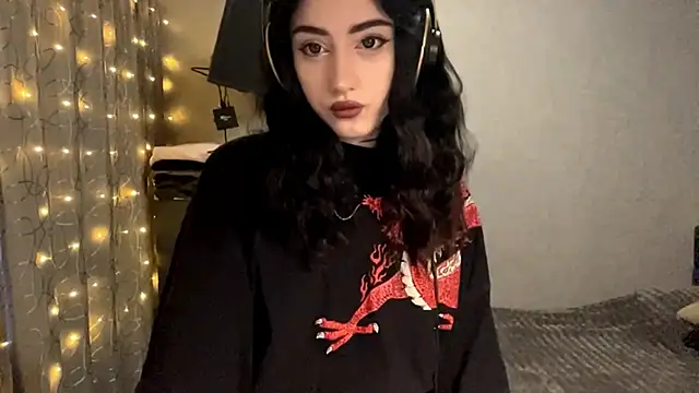 Snapshot of Meowluly chatting on 15, 12, 2025 Meowluly online show from 15, 12, 2025