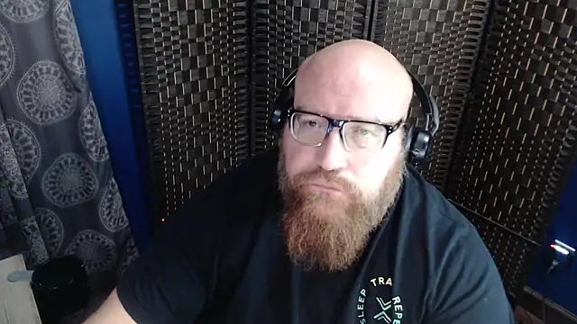 BigBearforCuddles online show from 8, 2, 2026