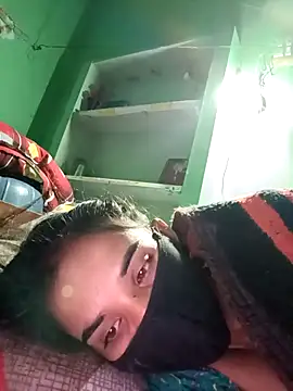 Snapshot of Uma_sain chatting on 4, 12, 2025 Uma sain online show from 4, 12, 2025