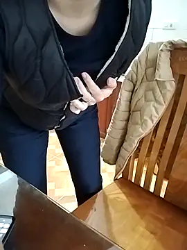 HanniZii online show from 3, 12, 2025