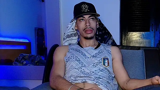 Snapshot of Da_usma00 chatting on 19, 12, 2025 Da usma00 online show from 19, 12, 2025