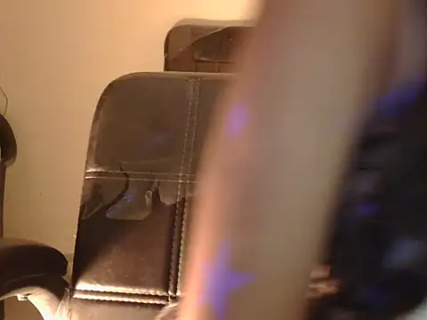 cute mahira online show from 4, 12, 2025