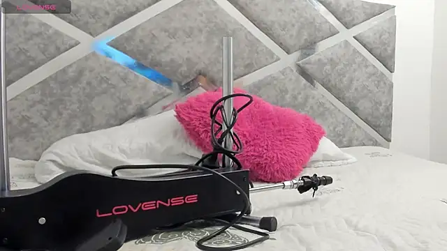 VALERIAQUEENTS   online show from 23, 3, 2026