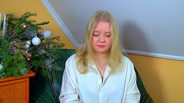 Snapshot of EmilyEvanse chatting on 14, 12, 2025 EmilyEvanse online show from 14, 12, 2025