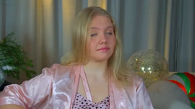 Snapshot of EmilyEvanse chatting on 17, 12, 2025 EmilyEvanse online show from 17, 12, 2025