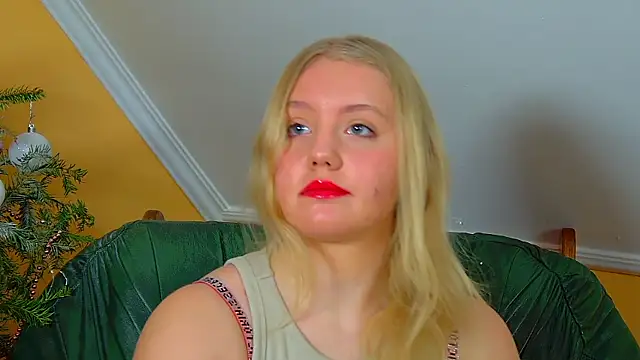 Snapshot of EmilyEvanse chatting on 21, 12, 2025 EmilyEvanse online show from 21, 12, 2025