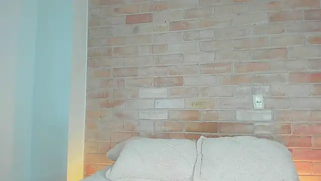 niicole steele  online show from 18, 6, 2026