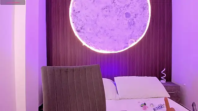 IvannaVolk  online show from 4, 2, 2026