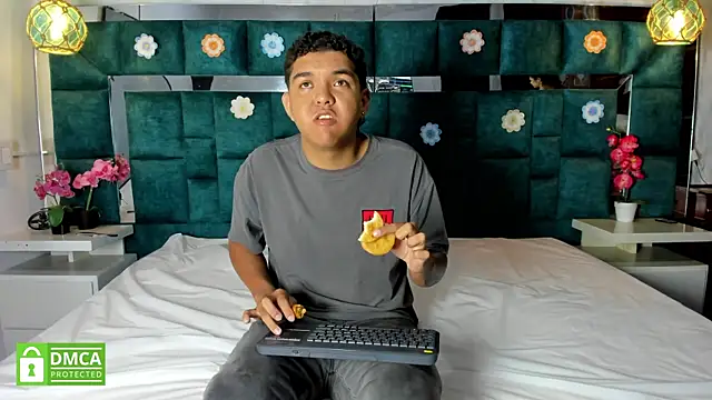 Snapshot of _bonnyandclyde chatting on 8, 1, 2026 bonnyandclyde online show from 8, 1, 2026