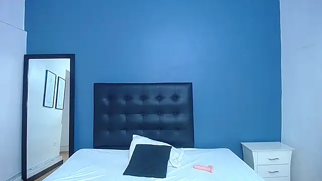 Snapshot of naughty_bigass_18 chatting on 25, 11, 2025 naughty bigass 18 online show from 25, 11, 2025