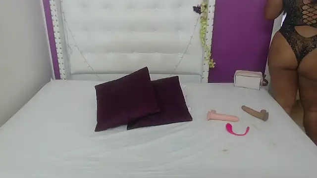 Snapshot of naughty_bigass_18 chatting on 16, 12, 2025 naughty bigass 18 online show from 16, 12, 2025