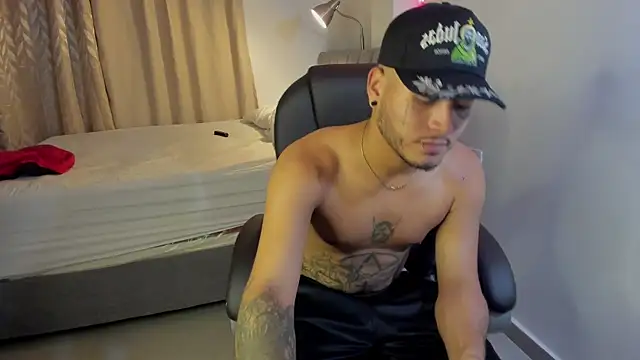 Snapshot of master_evil07 chatting on 18, 12, 2025 master evil07 online show from 18, 12, 2025