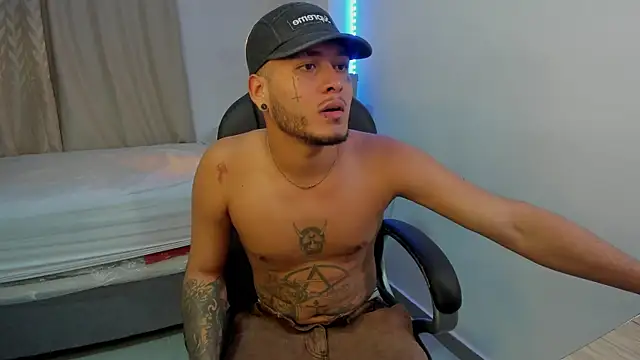 Snapshot of master_evil07 chatting on 23, 12, 2025 master evil07 online show from 23, 12, 2025