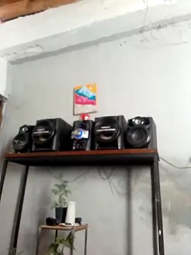Alvarezz0202 online show from 25, 6, 2026