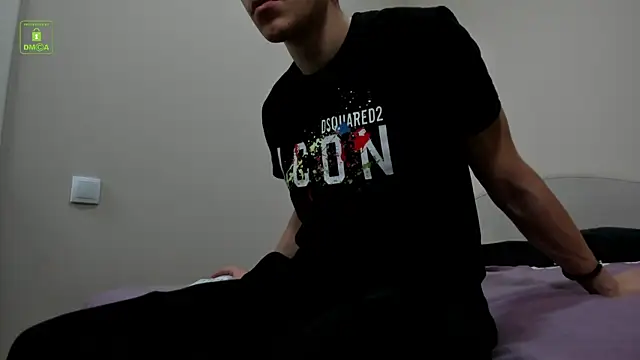 Snapshot of Johny_Travolta chatting on 4, 12, 2025 Johny Travolta online show from 4, 12, 2025