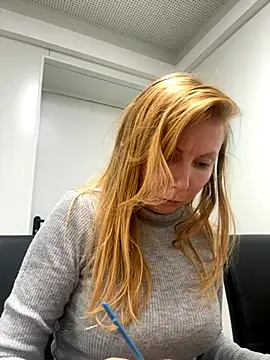 Snapshot of JenyJansy chatting on 4, 12, 2025 JenyJansy online show from 4, 12, 2025