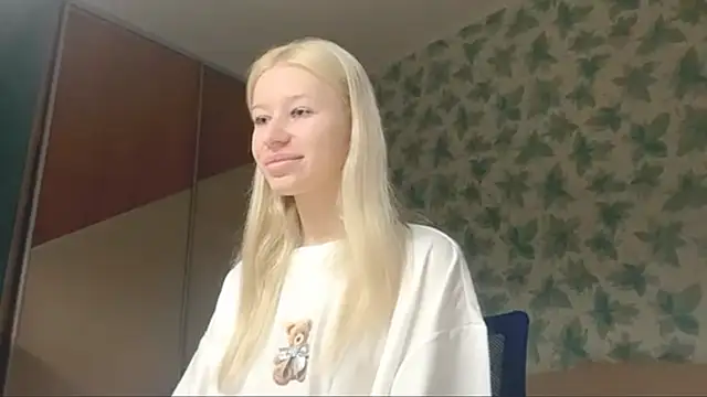 Snapshot of Barbie_Blondie chatting on 14, 12, 2025 Barbie Blondie online show from 14, 12, 2025