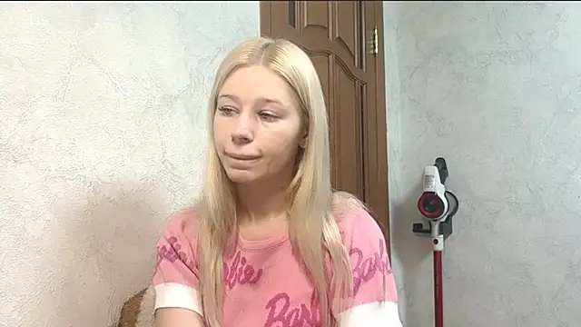 Snapshot of Barbie_Blondie chatting on 17, 12, 2025 Barbie Blondie online show from 17, 12, 2025