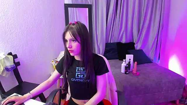 TiinaJonus  online show from 30, 6, 2026