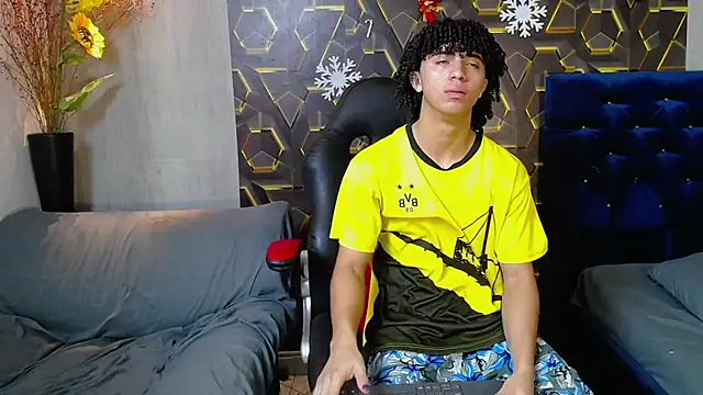 Snapshot of kim_curlyy chatting on 7, 1, 2026 kim curlyy online show from 7, 1, 2026