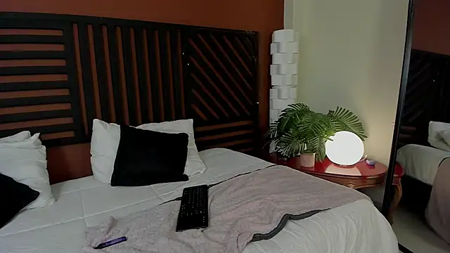 luna cute   online show from 25, 4, 2026