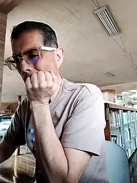 Fuegosutil online show from 5, 12, 2025