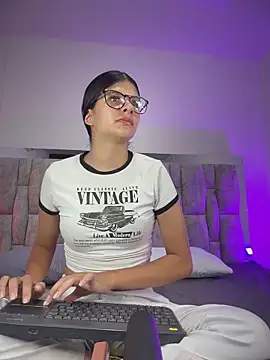 ZafiraNavarro online show from 9, 5, 2026