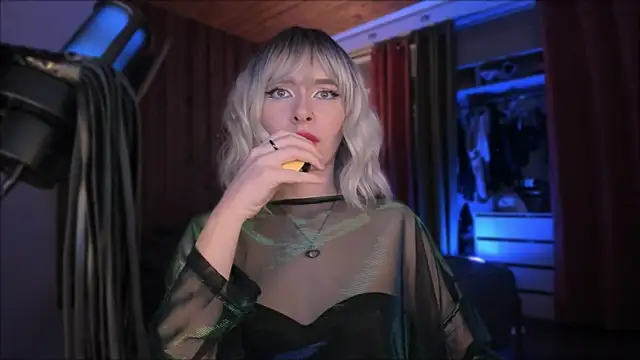 Snapshot of Mistress_Iris chatting on 15, 12, 2025 Mistress Iris online show from 15, 12, 2025