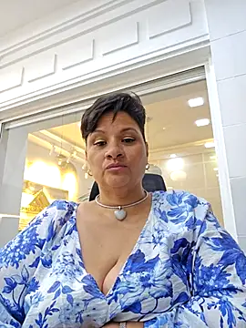 LILIANAJARAMILLO online show from 5, 12, 2025