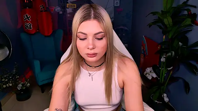 Snapshot of HyileyClark chatting on 15, 3, 2026 HyileyClark online show from 15, 3, 2026