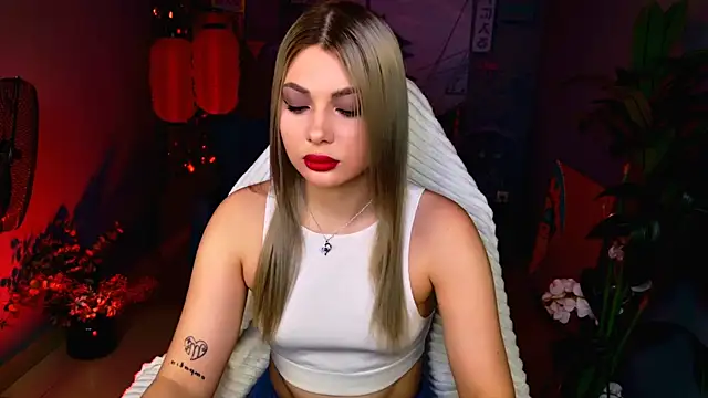 Snapshot of HyileyClark chatting on 27, 3, 2026 HyileyClark online show from 27, 3, 2026