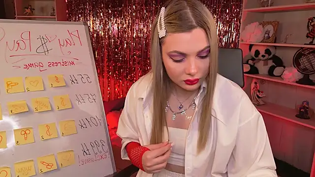 Snapshot of HyileyClark chatting on 10, 4, 2026 HyileyClark online show from 10, 4, 2026