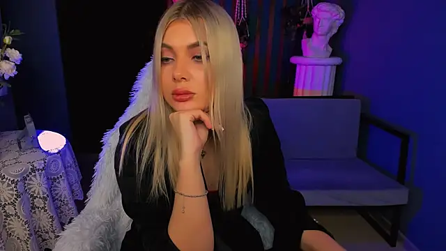 Snapshot of HyileyClark chatting on 15, 4, 2026 HyileyClark online show from 15, 4, 2026