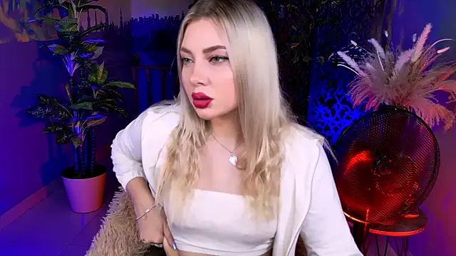 Snapshot of HyileyClark chatting on 14, 5, 2026 HyileyClark online show from 14, 5, 2026