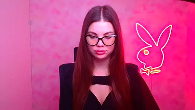 Snapshot of Violetta_Brilliant chatting on 21, 12, 2025 Violetta Brilliant online show from 21, 12, 2025